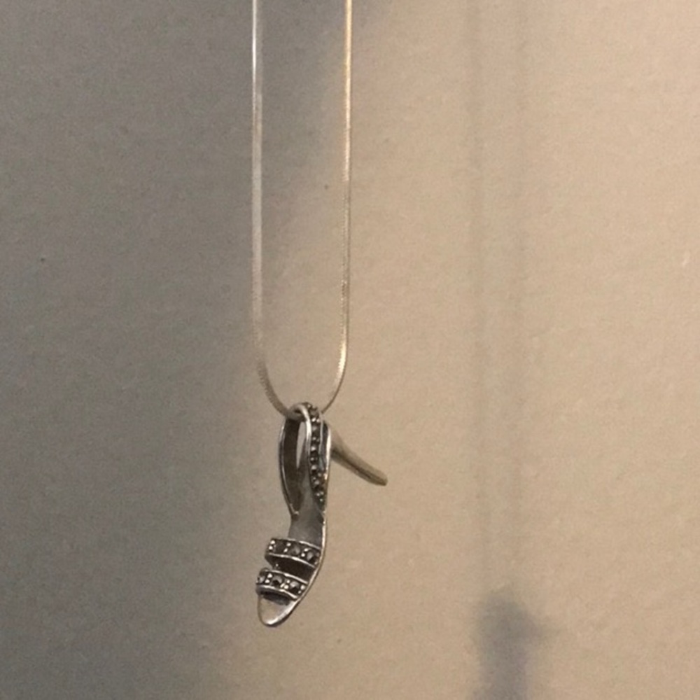 STERLING SILVER SHOE PENDANT WITH CHAIN